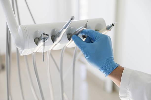 Professional Tooth Extraction technician working in Woodsboro, TX